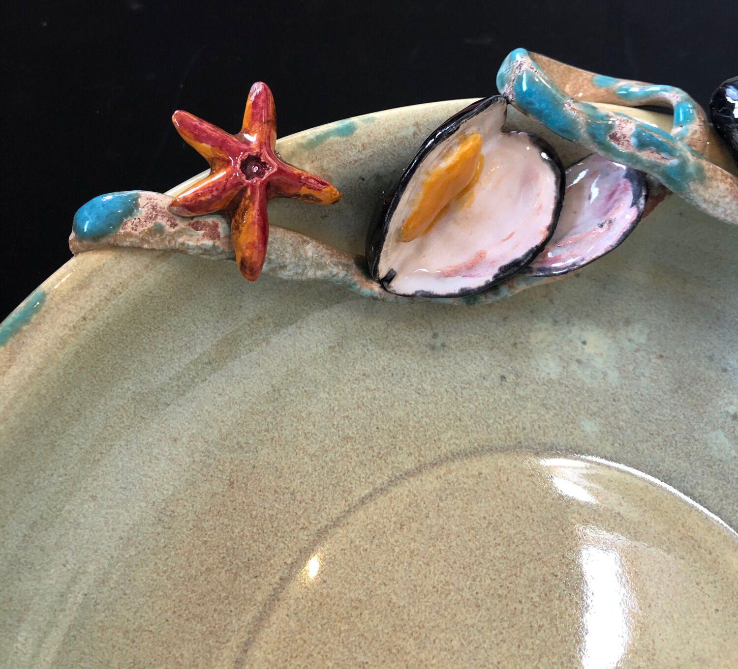 Paris ceramic dish with slip decoration, by Suzy Coste