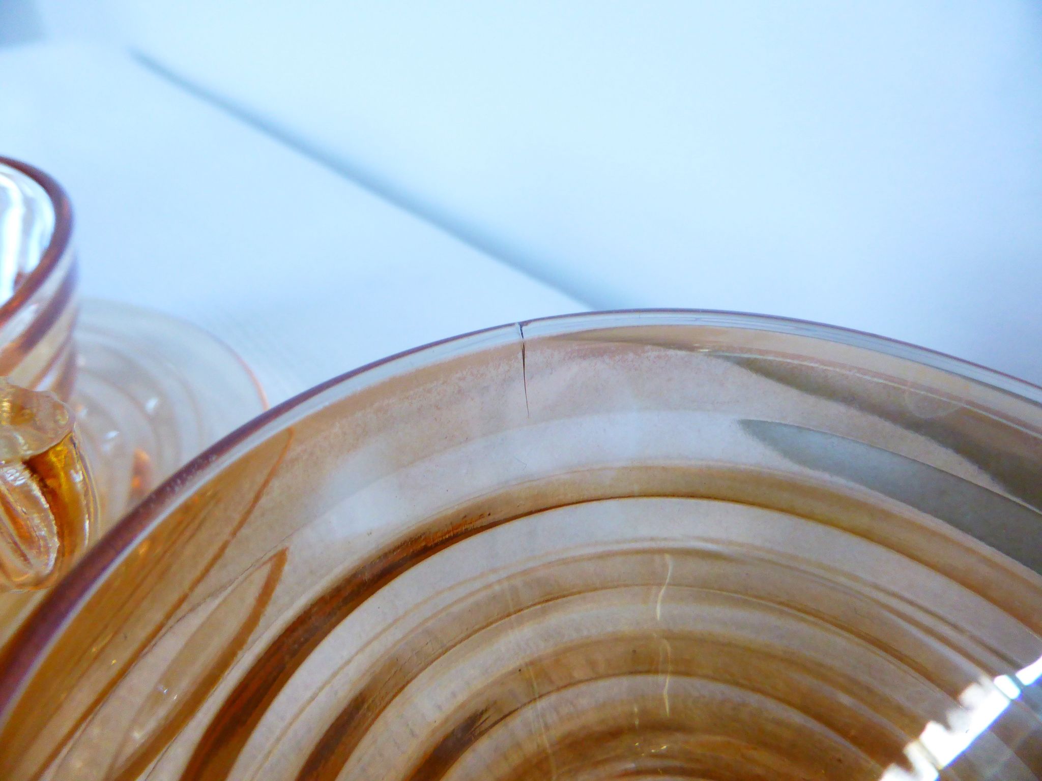 6 tasses et sous-tasses gondolo en verre nacré irisé