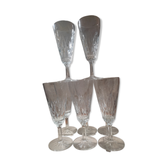 8 champagne flutes with diamond patterns