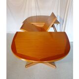 Scandinavian extendable oval table in G Plan teak
