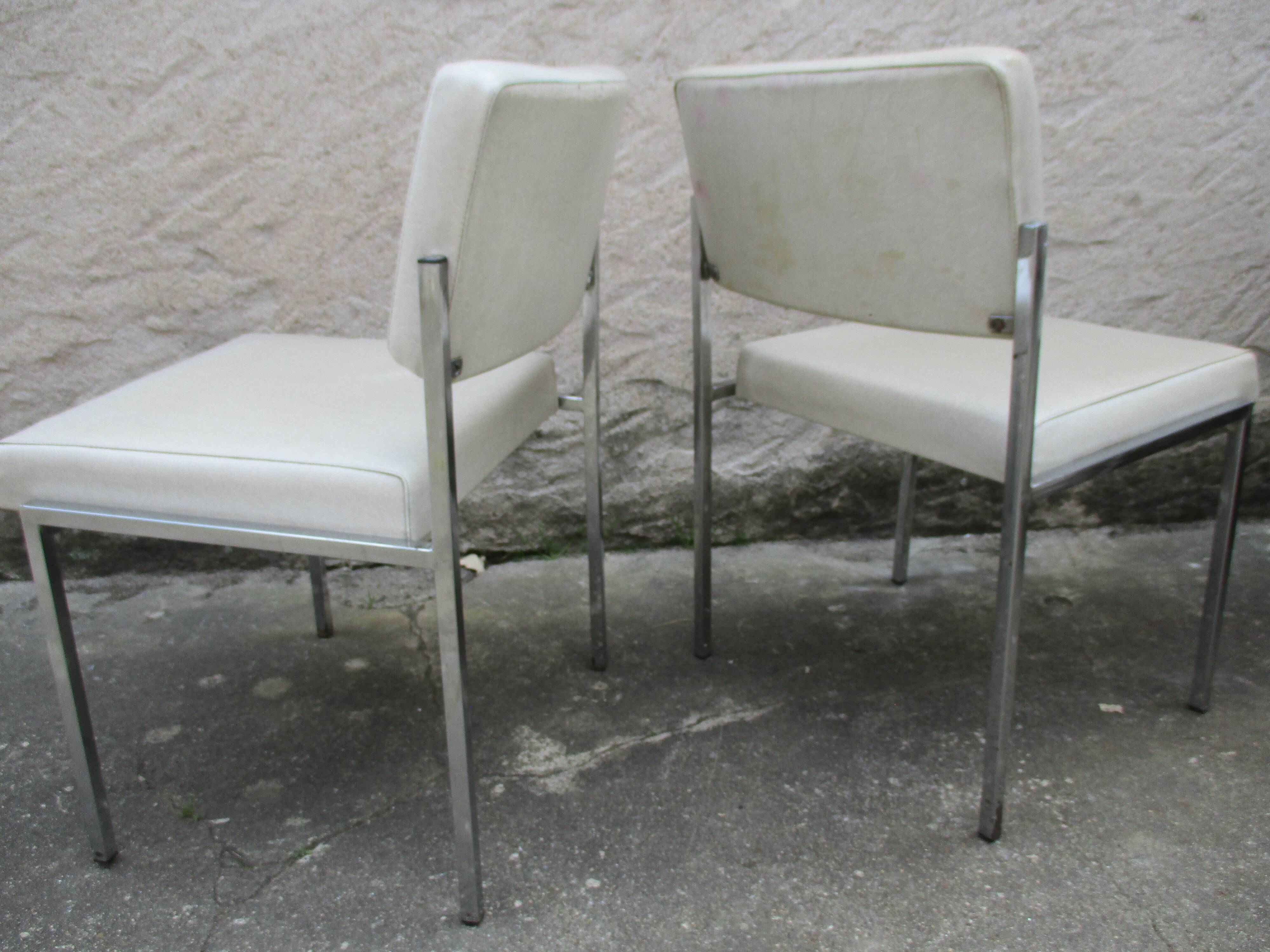 Lot of 10 chairs Strafor 70s