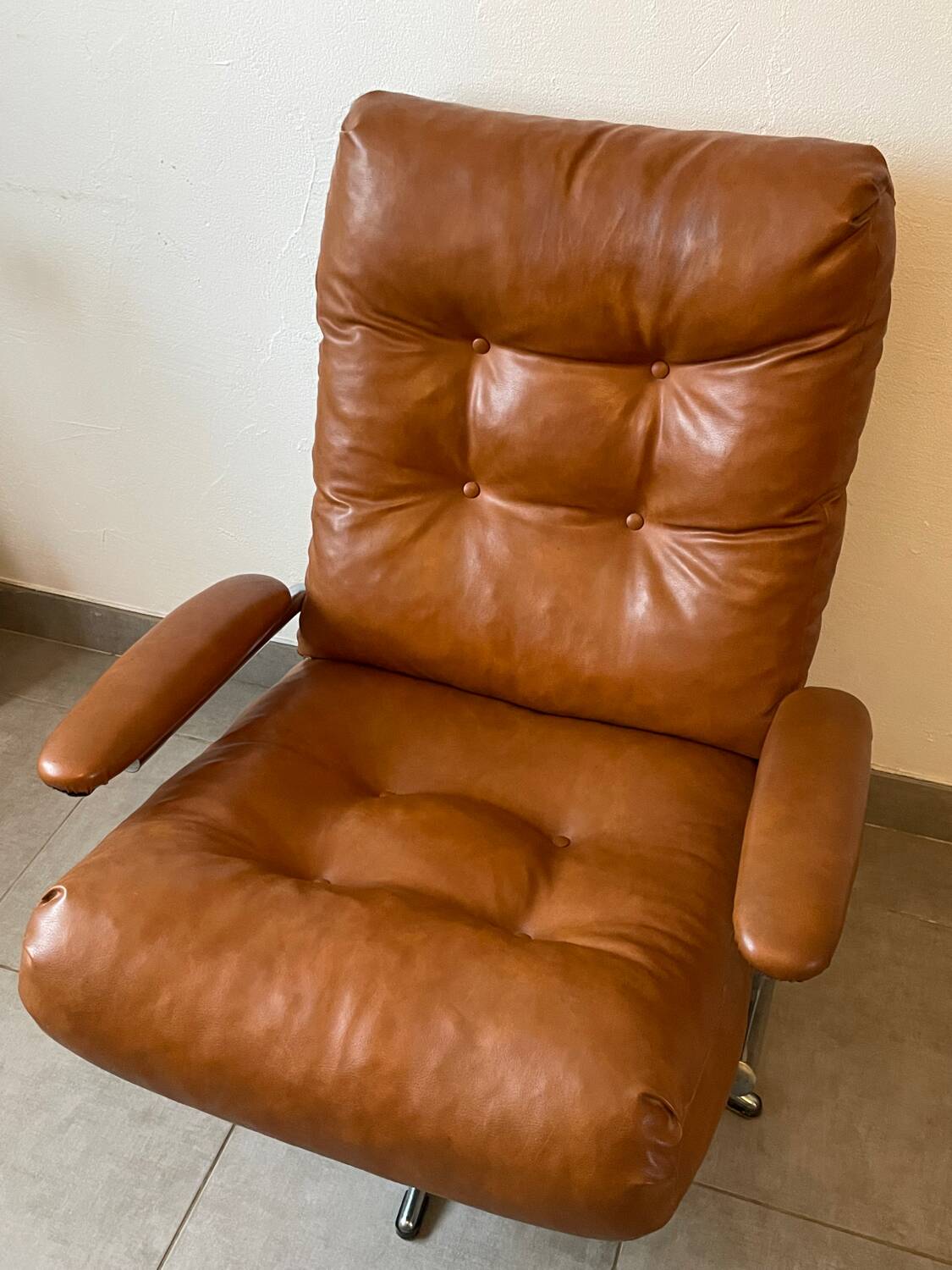 Vintage reclining lounge chair and footrest