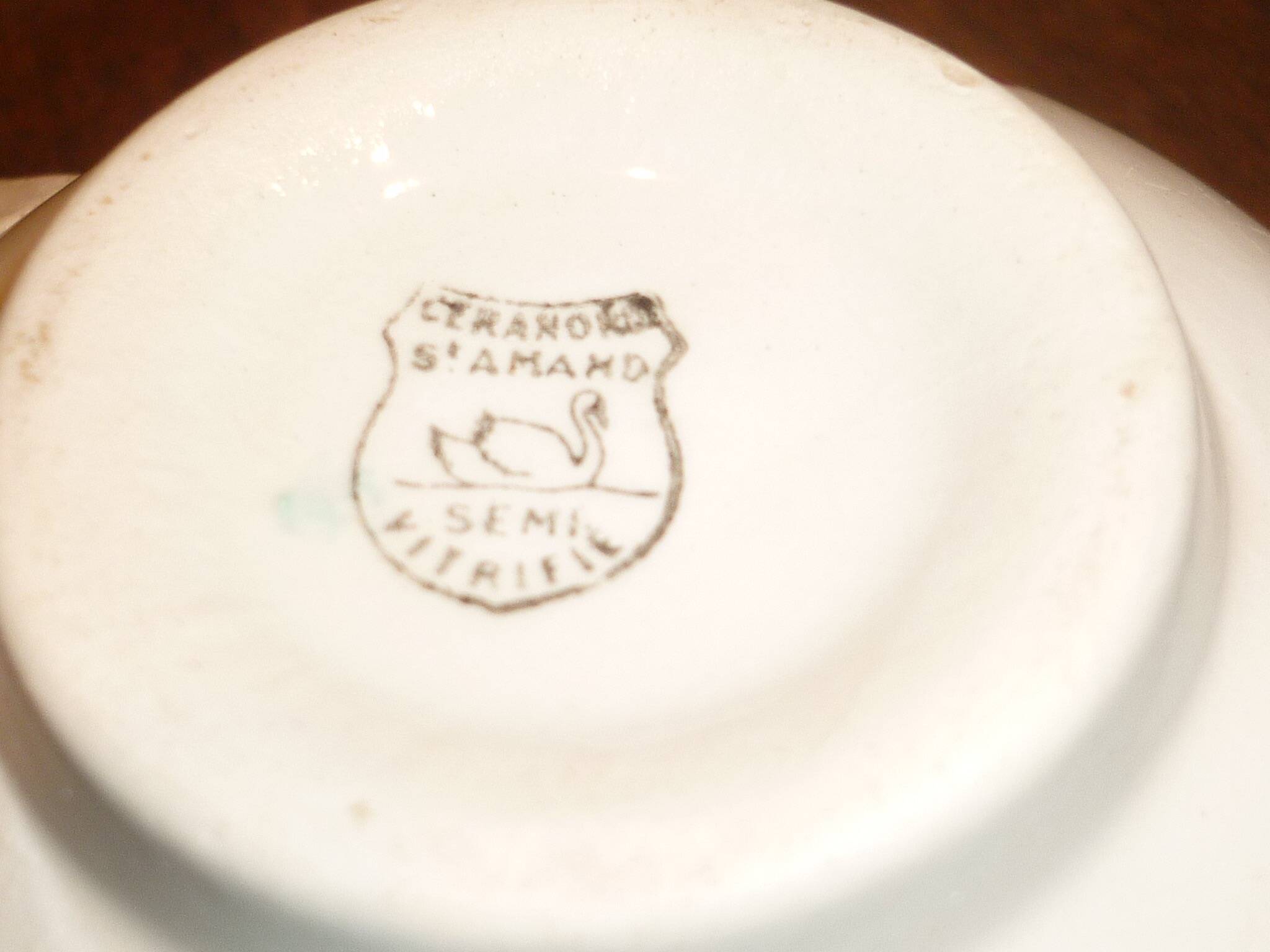 6 beige and red St Amand coffee cups