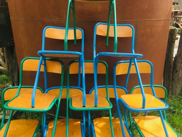 Lot de 10 chaises écoles des années '70, 5 bleus et 5 vert