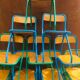 Lot de 10 chaises écoles des années '70, 5 bleus et 5 vert