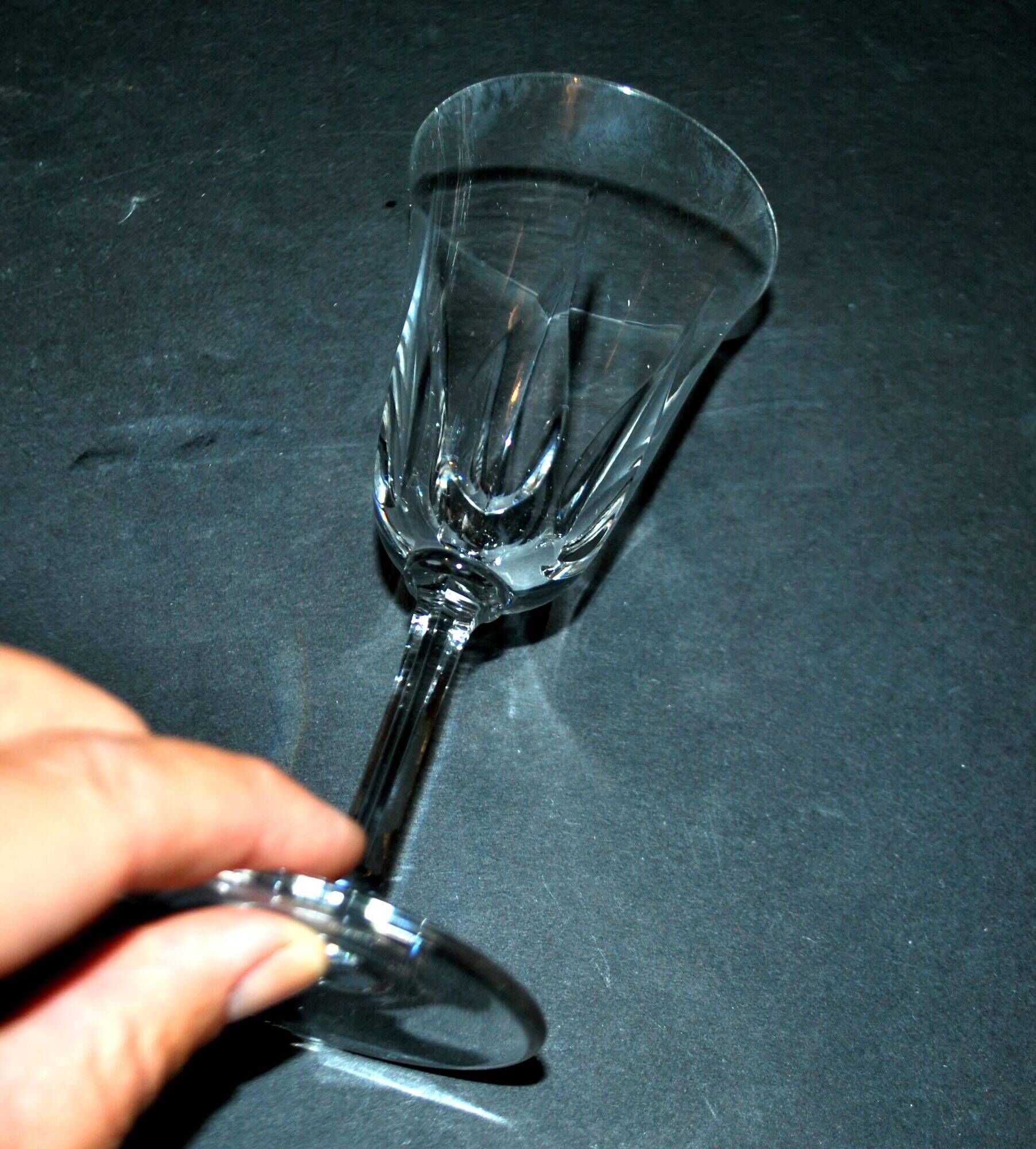 Set of 8 cerdagne wine glasses in cut crystal from saint louis h13cm
