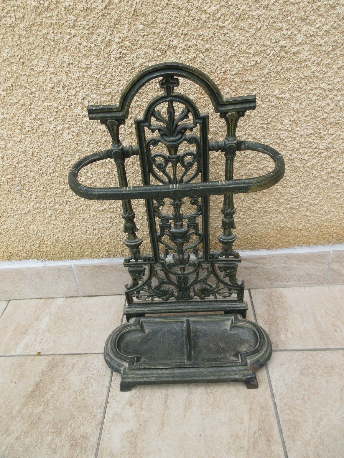 Cast iron umbrella holder