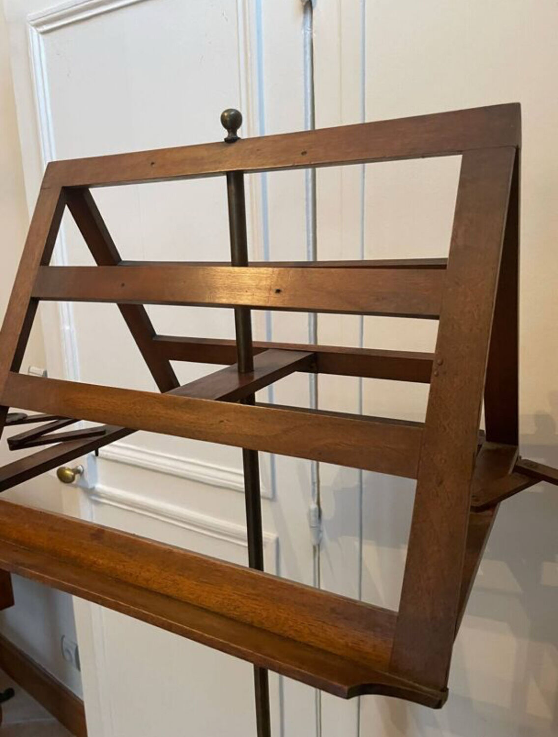 Double candlestick desk in brass, Louis XVI style. Late 19th century.