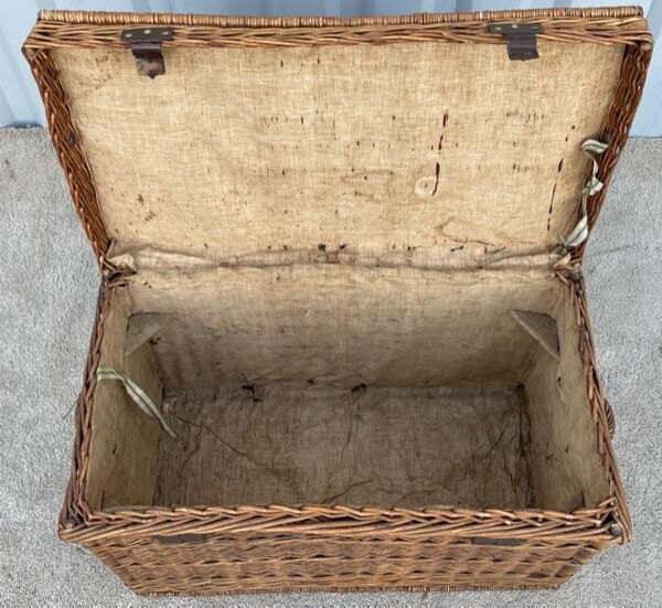 Wicker trunk