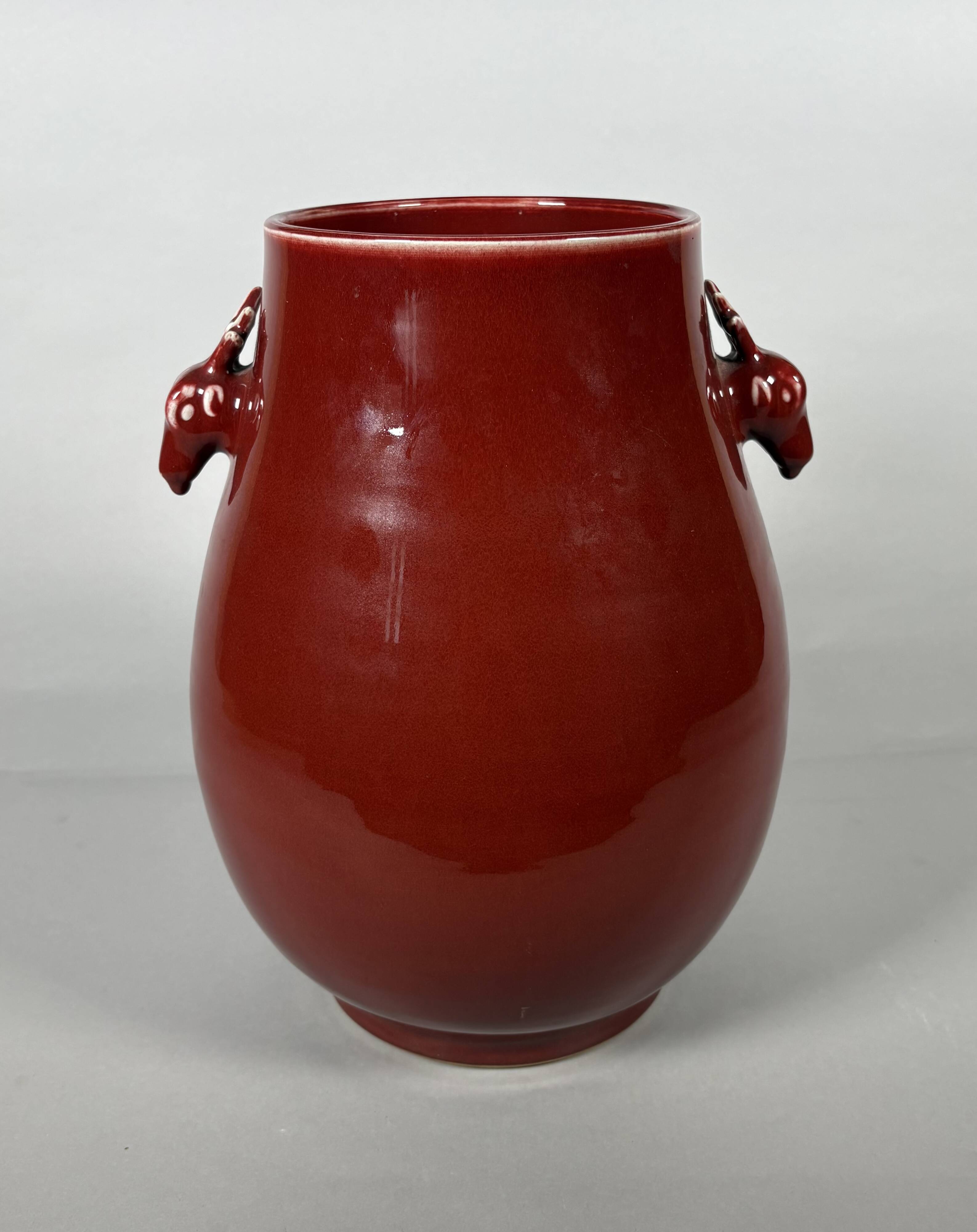 Large red porcelain vase "Ox Blood" - China Qing. 19th century