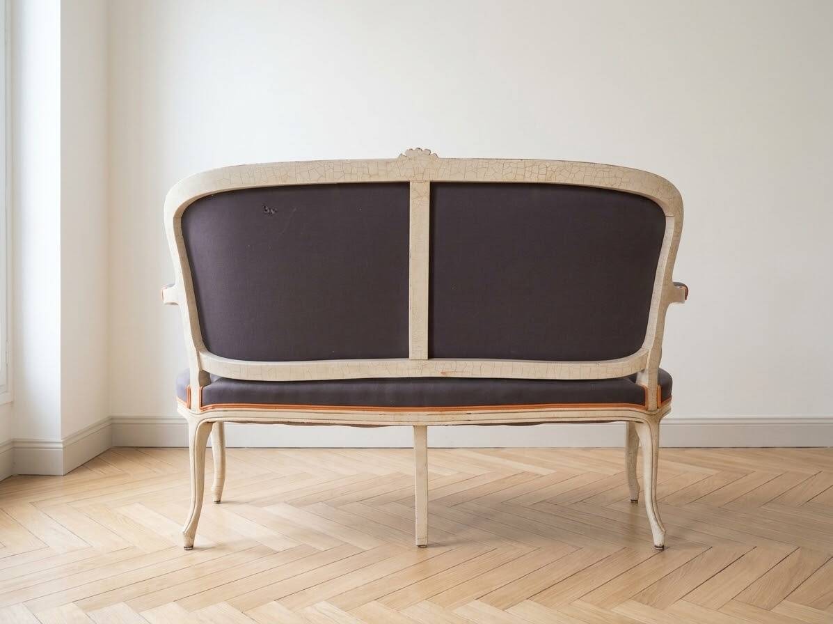 Antique 3-seater sofa in Louis XV style with grey fabric.