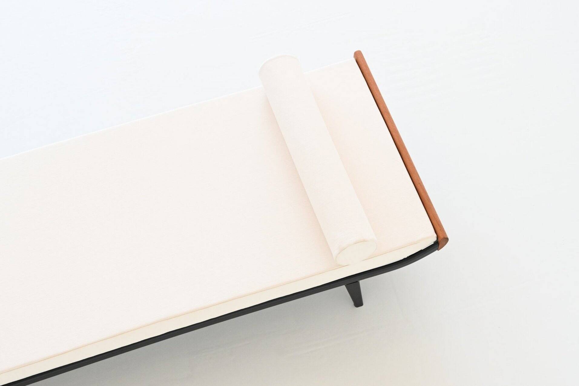 Dick Cordemeyer Lit de repos Cléopâtre en lin blanc Auping Pays-Bas 1954