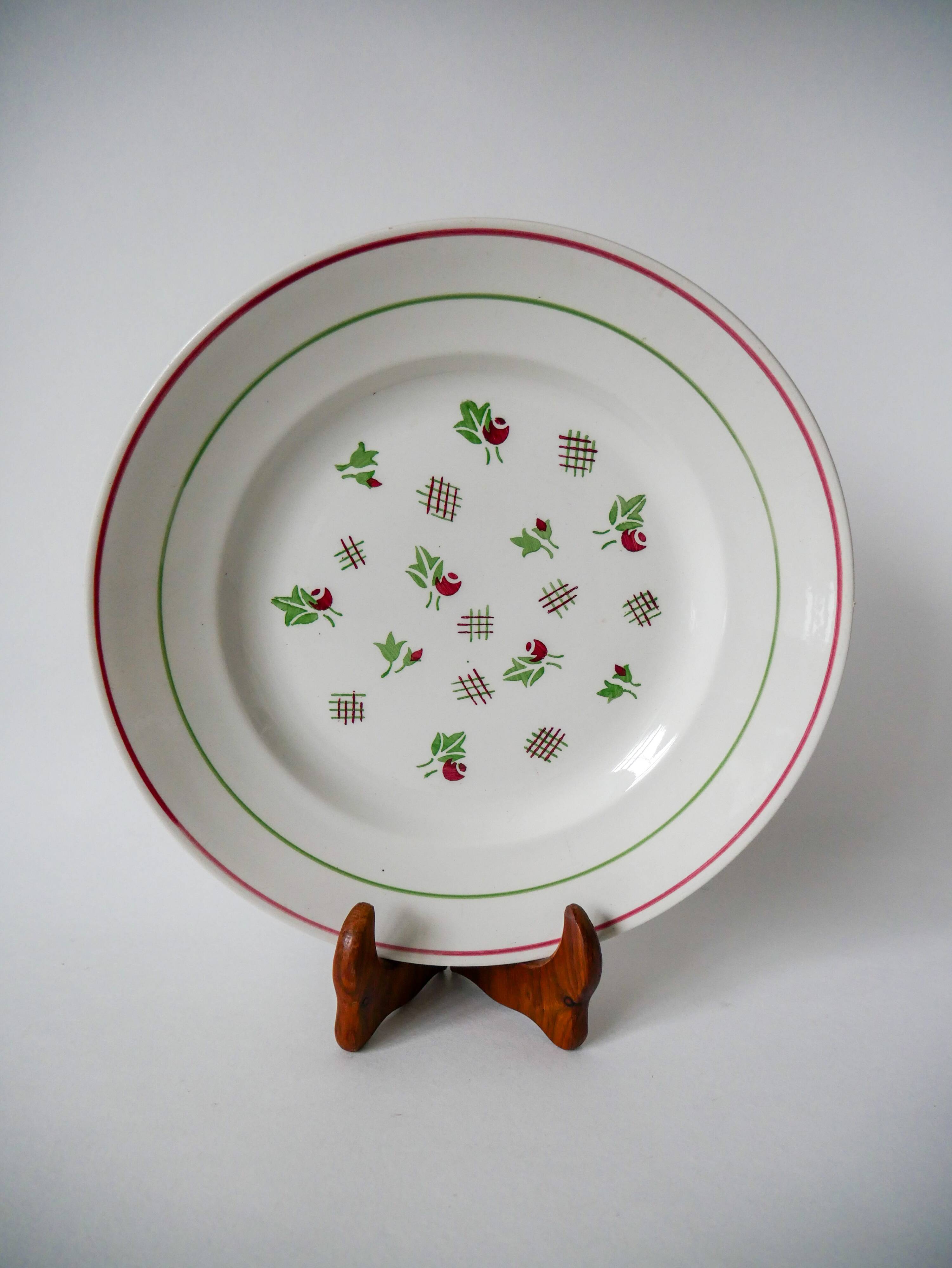 Round digoin sarreguemines dish pink and green 1940