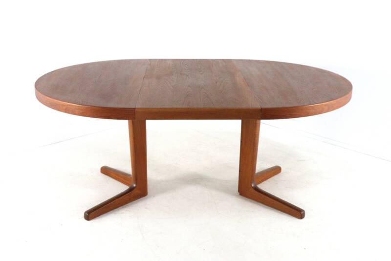 Danish round 1x extendable dining table 'Outrup' - teak