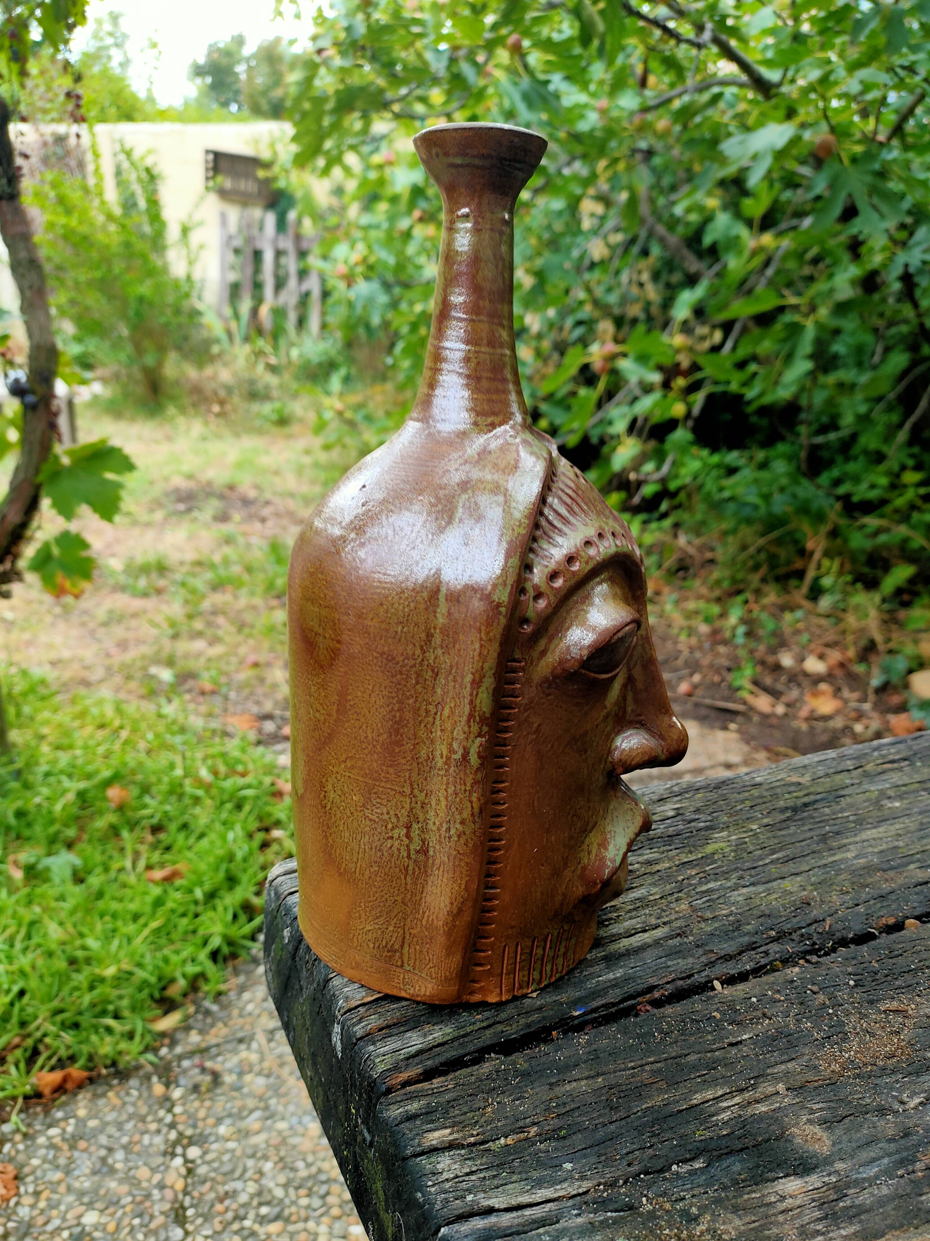 Ceramic depicting a stylized face