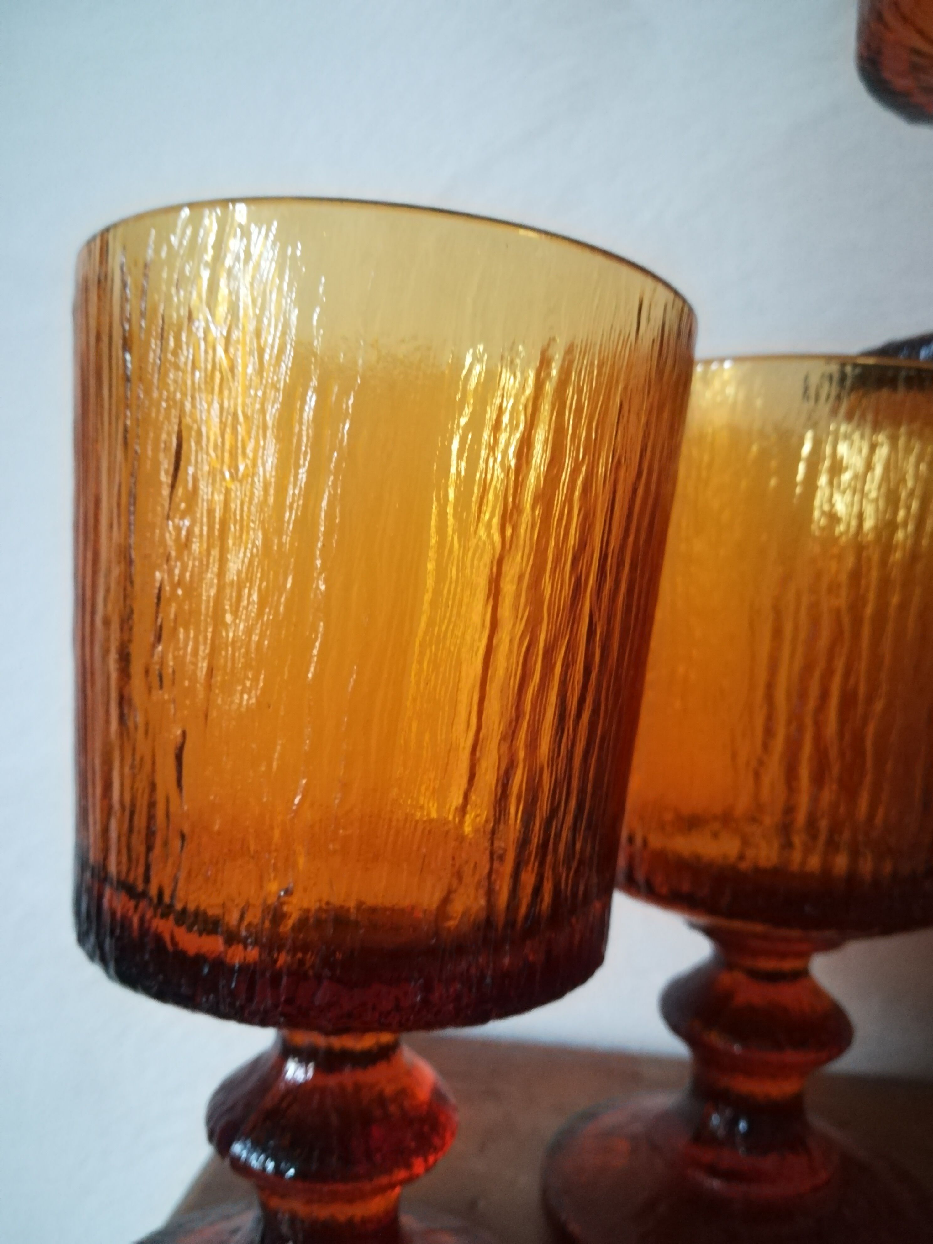 4 amber glasses