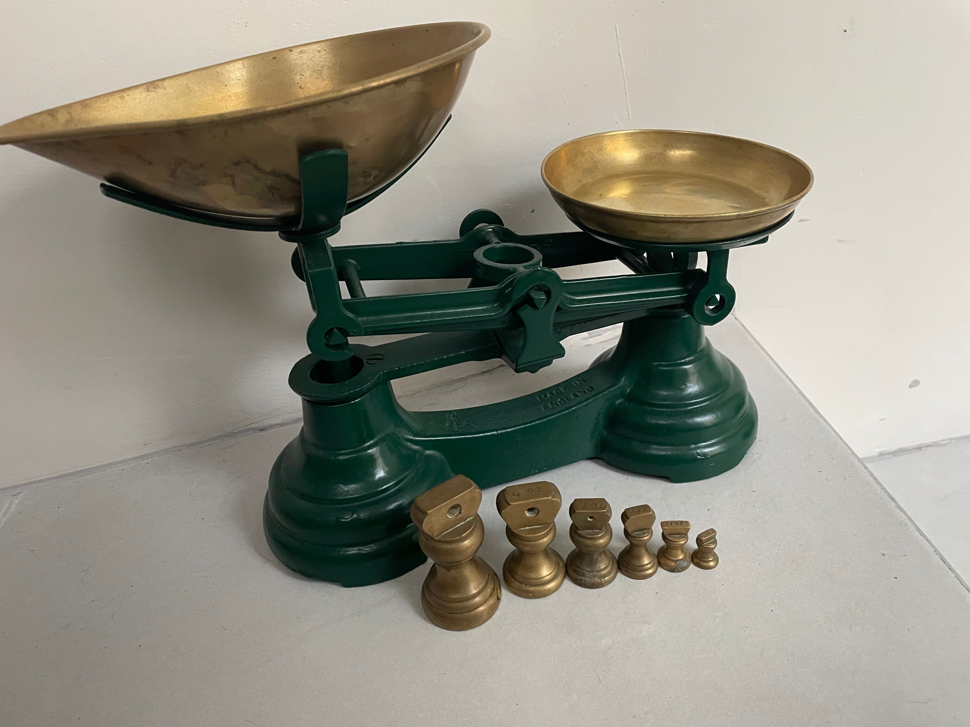 English scale "Librasco" and its weights