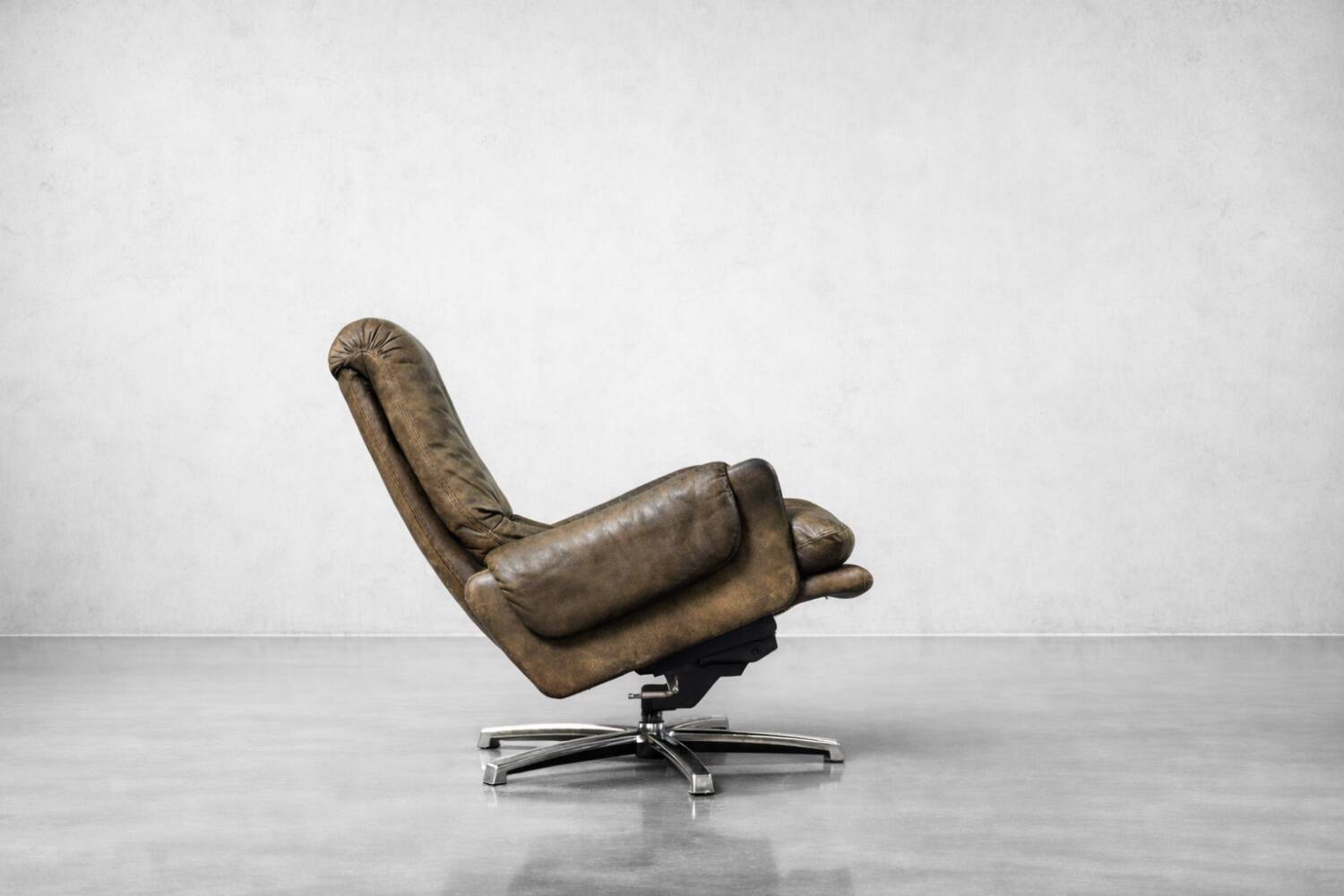 Vintage Mid-Century German Modern Leather Lounge Swivel Chair, 1960s