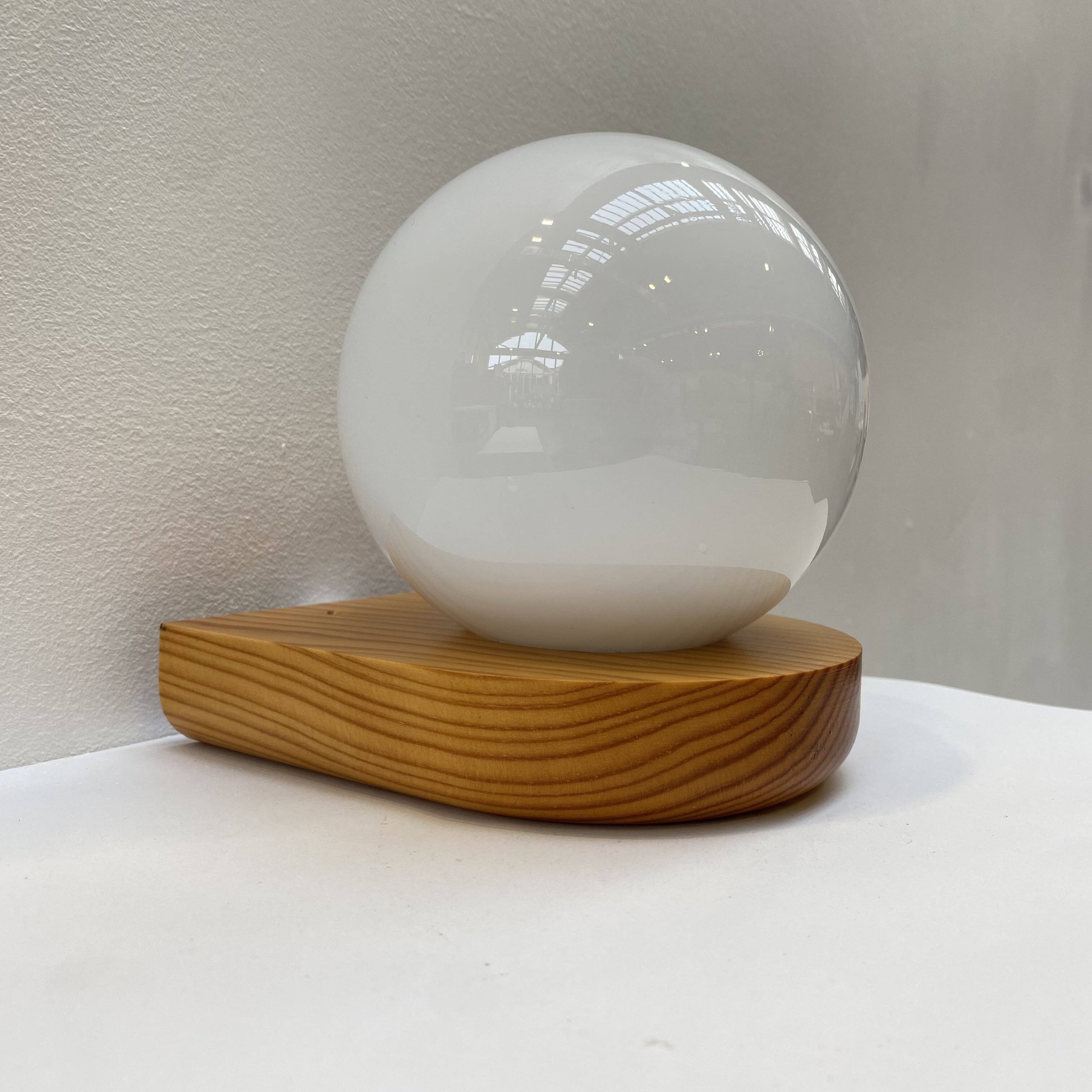 Modernist wall lamp in pine and opaline