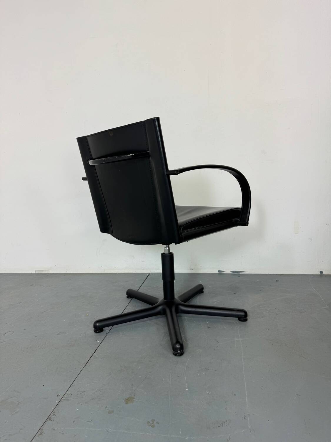 Italian Tito Agnoli for Matteo Grassi modernist Leather and steel desk chai