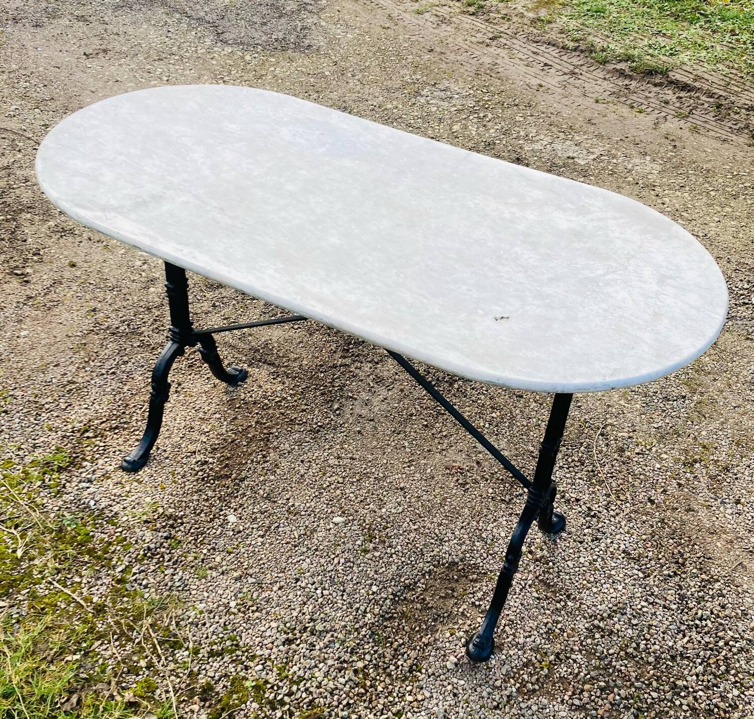 Godin bistro table in white marble and cast iron base made in france