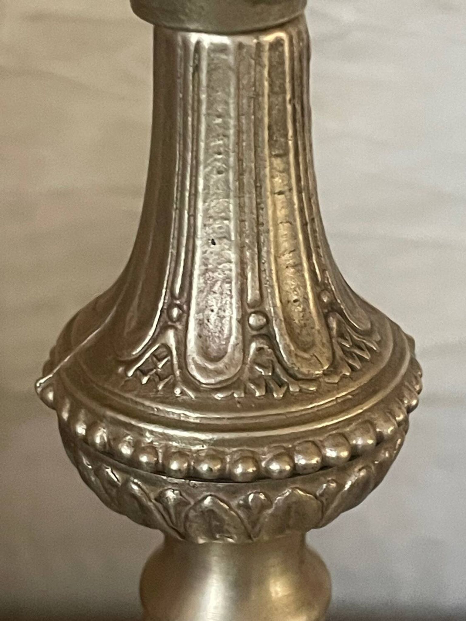 Paire de bougeoirs en laiton