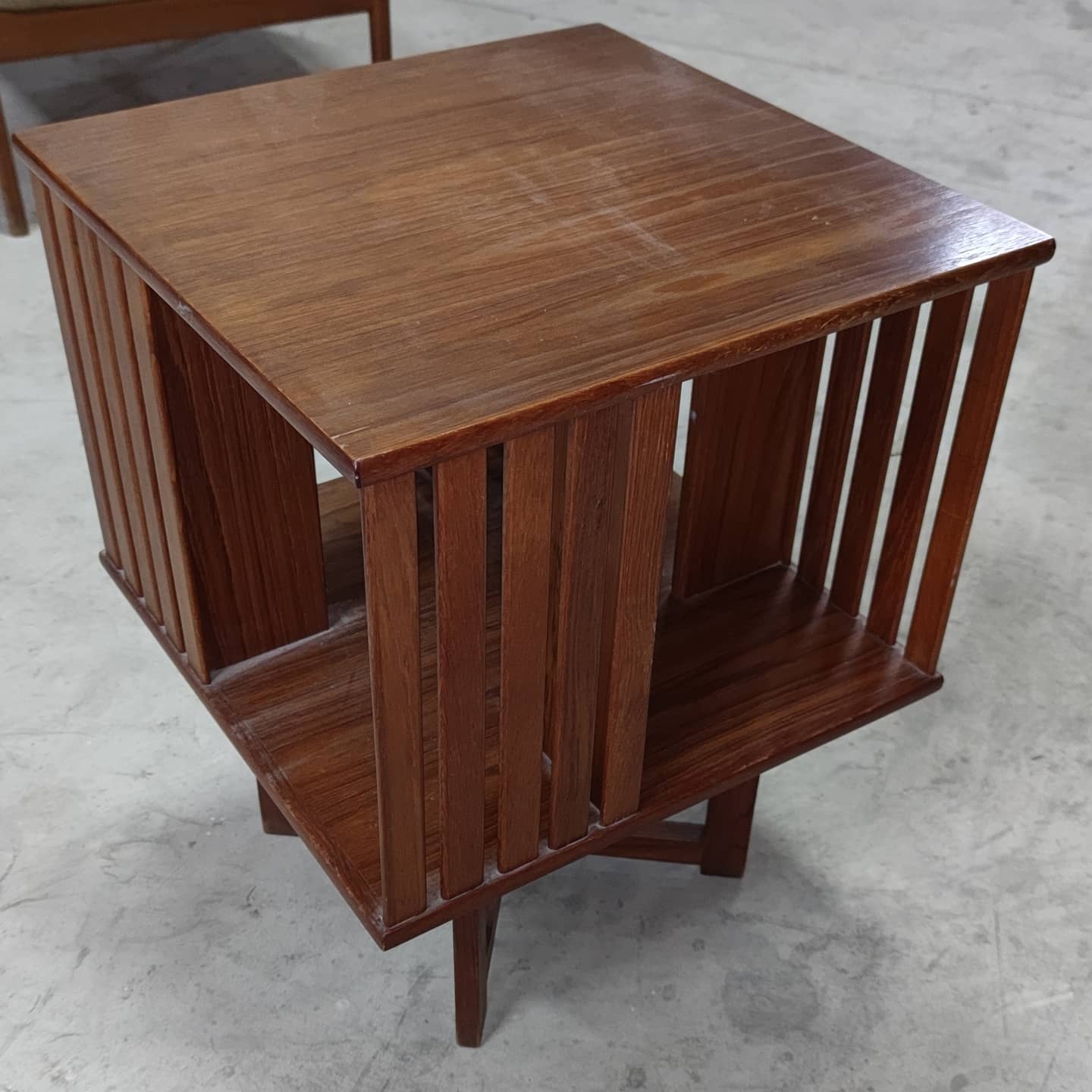 Scandinavian rotating bookshelf in teak from around 1960.