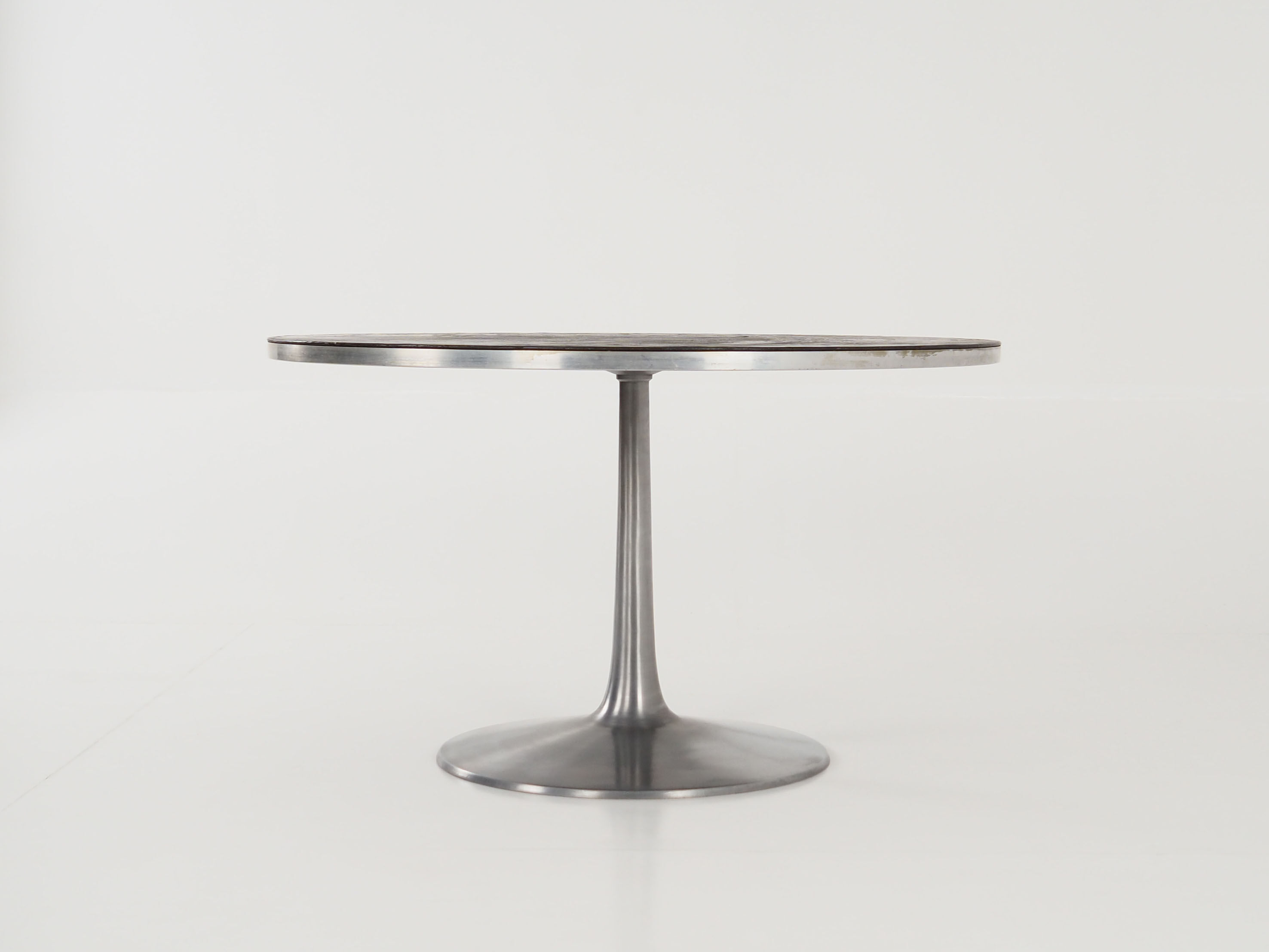 Round table,Designed by Poul Cadovius for Cado, 80s design