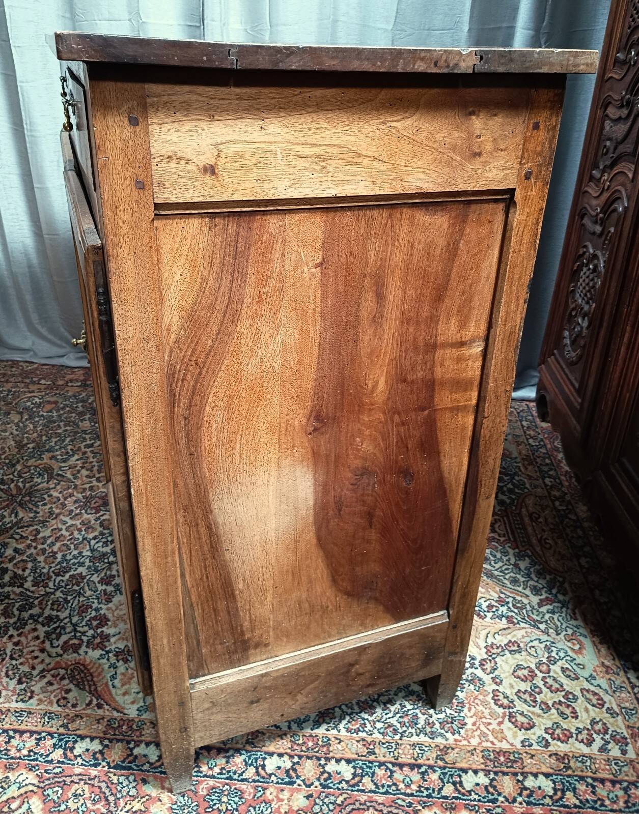 Louis XVI height-adjustable buffet in walnut