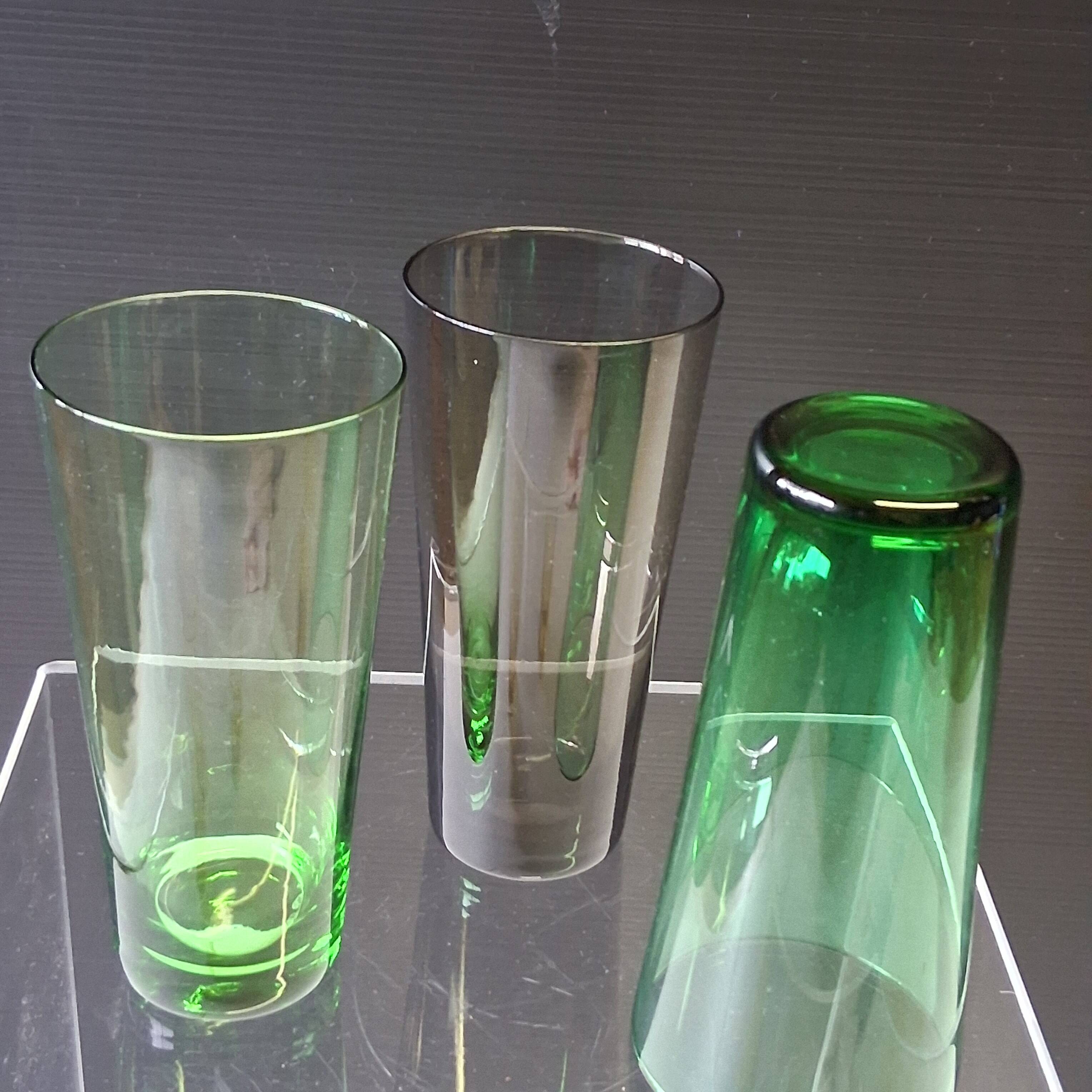 Set of 6 coloured vintage juice glasses in very good condition.