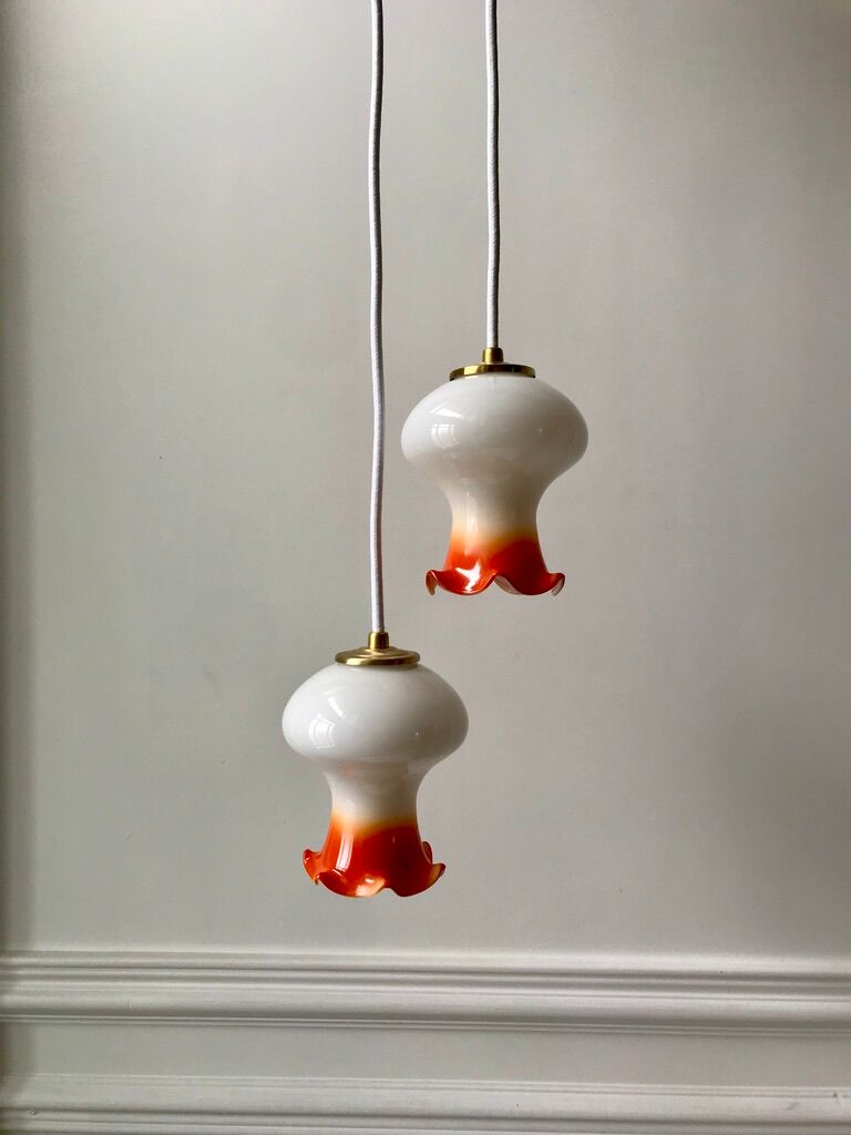 Pair of orange opaline tulips gradient white thread 70s