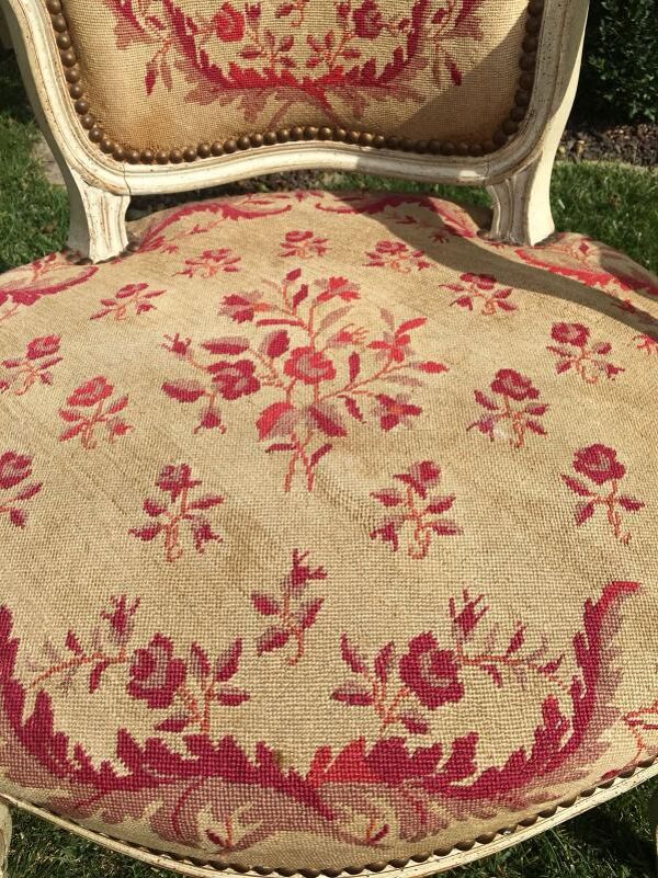 Paire de fauteuils cabriolets laqués d'époque Louis XV XVIIIe