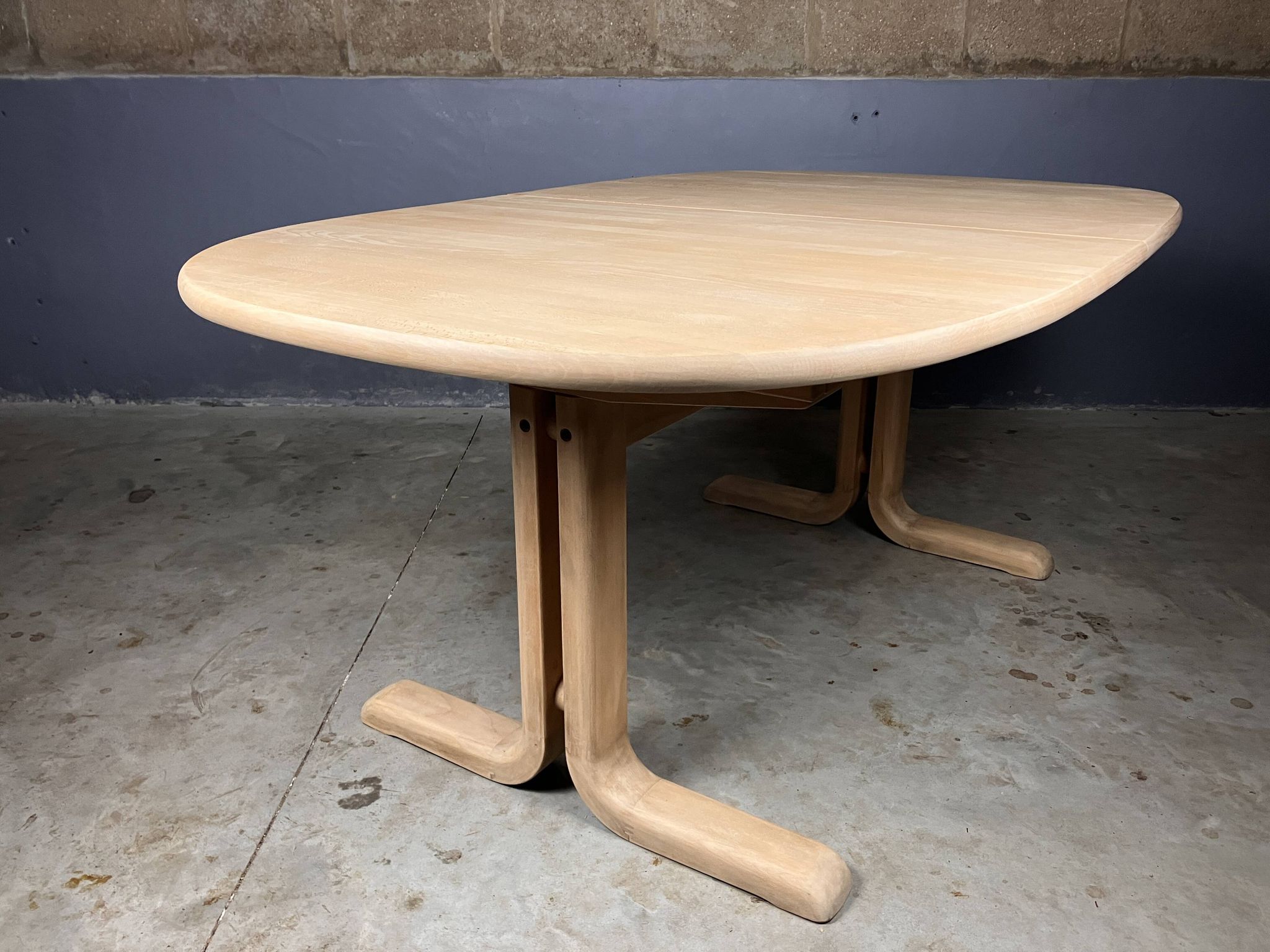 Oval extendable dining table in beech with Danish design.
