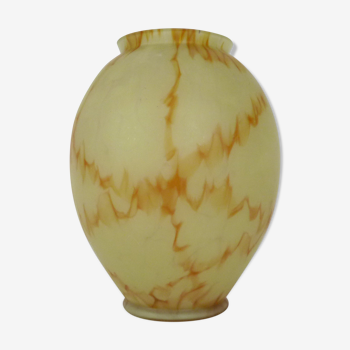 Vase vintage en pâte de verre jaune orangé style Clichy. Année 50 60