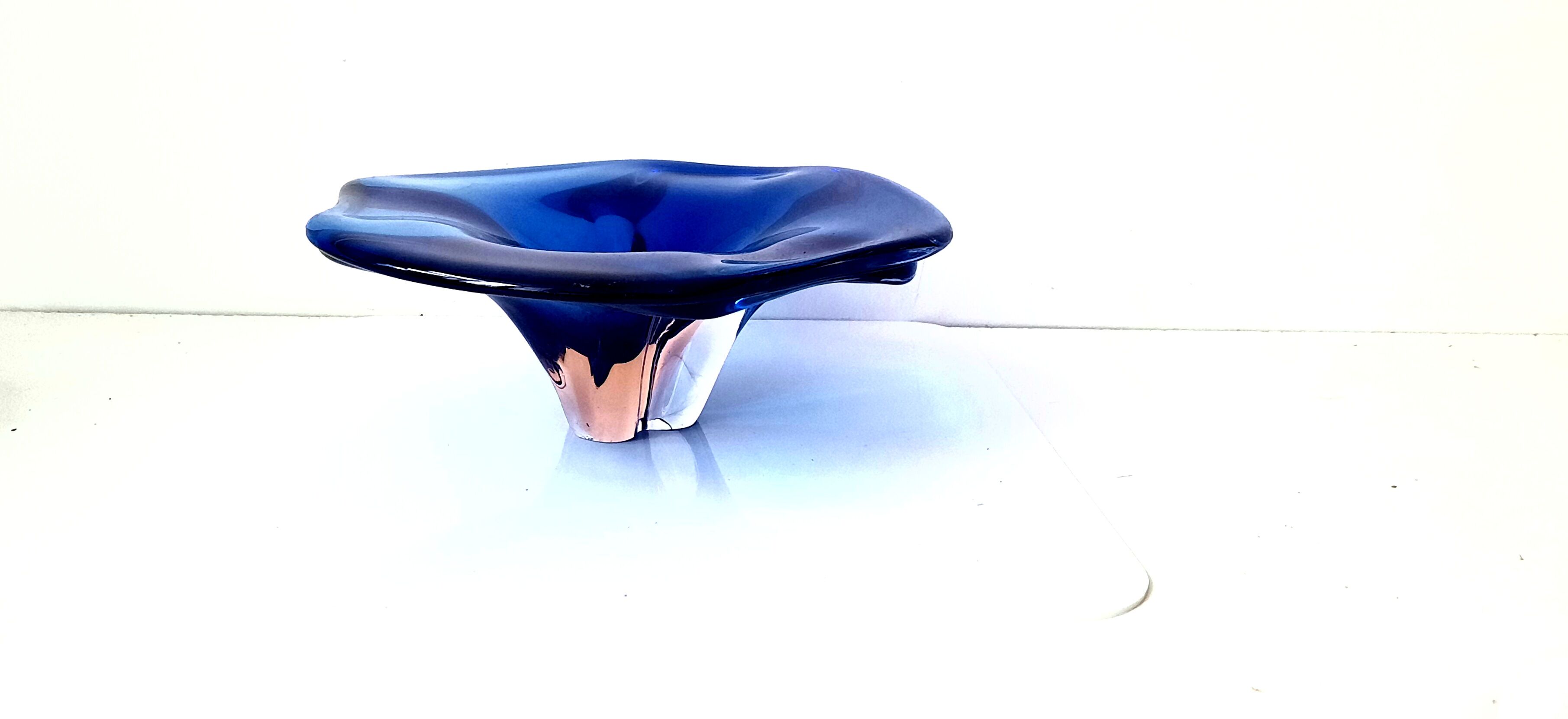 Organic-shaped intense blue Murano glass trinket bowl circa 1970