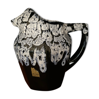 Large pitcher in sandstone blazed great fire