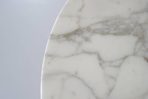 Table à manger Tulip en marbre par Eero Saarinen pour Knoll International.