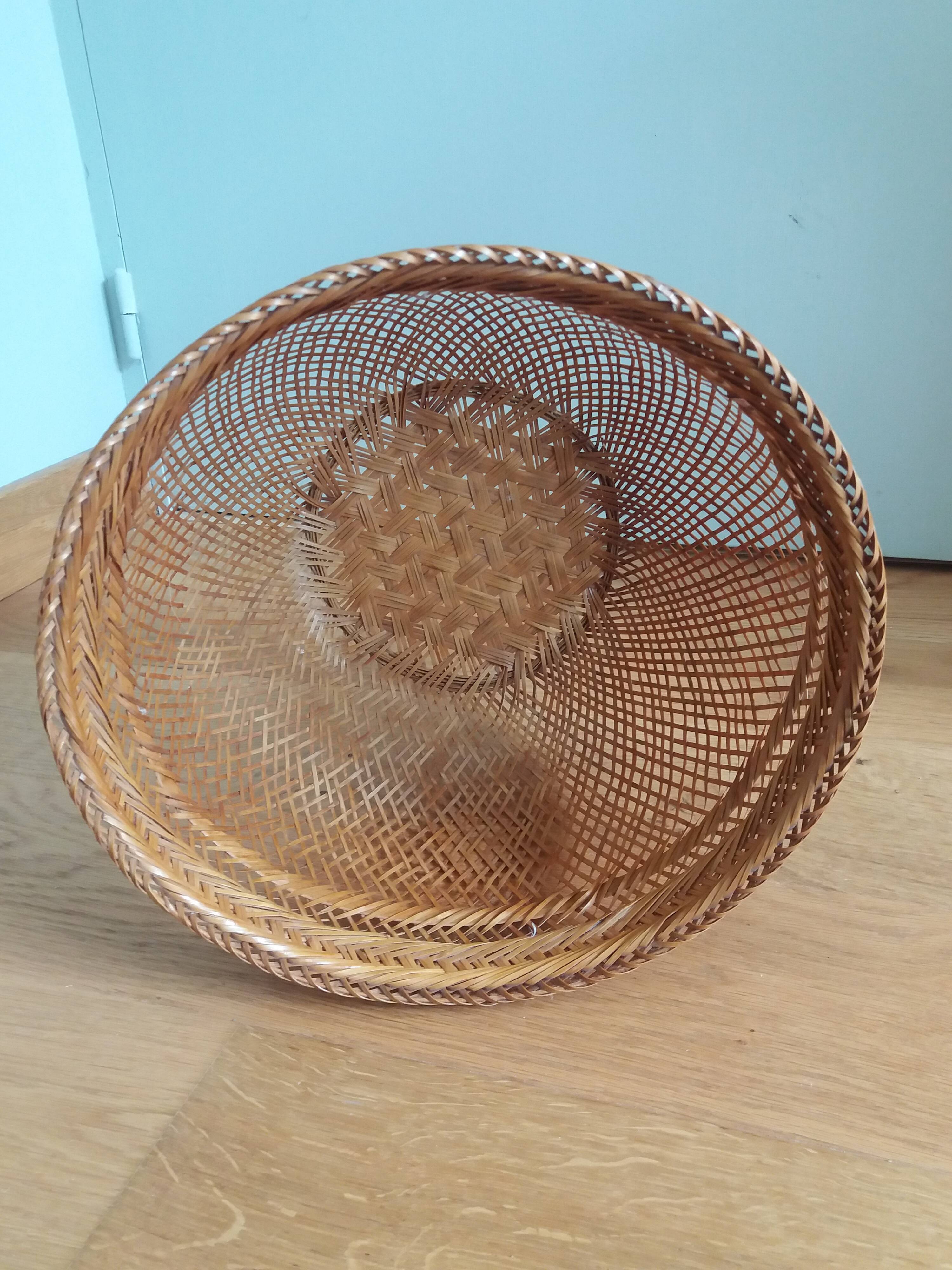 Basket basket in woven rattan wicker