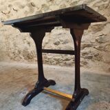 Table d'appoint ancienne française en noyer / Petite table d'écriture – Noyer teinté noir avec des nuances rougeâtres – Fin XIXe / début XXe siècle