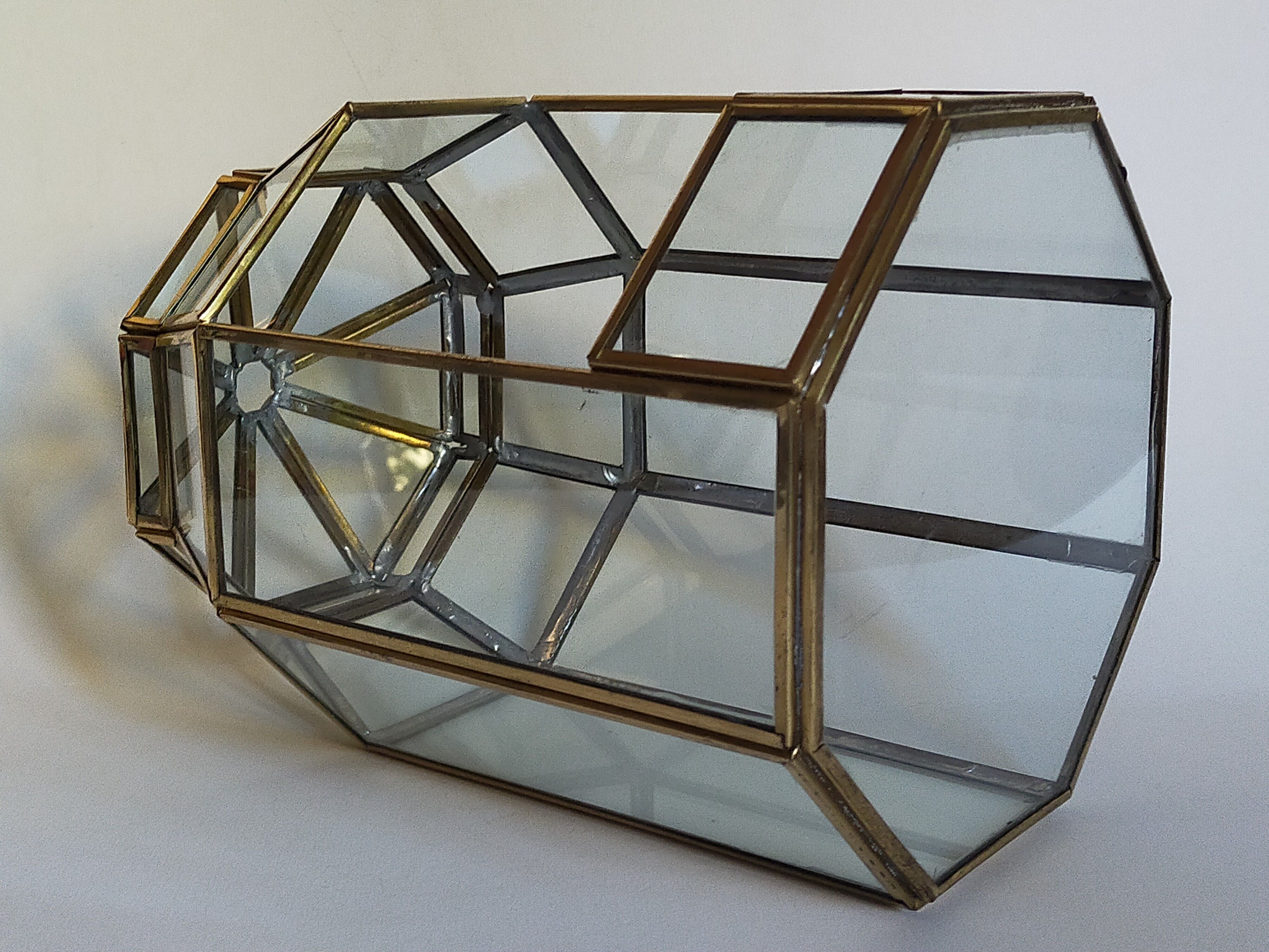 Indoor greenhouse-terrarium in brass
