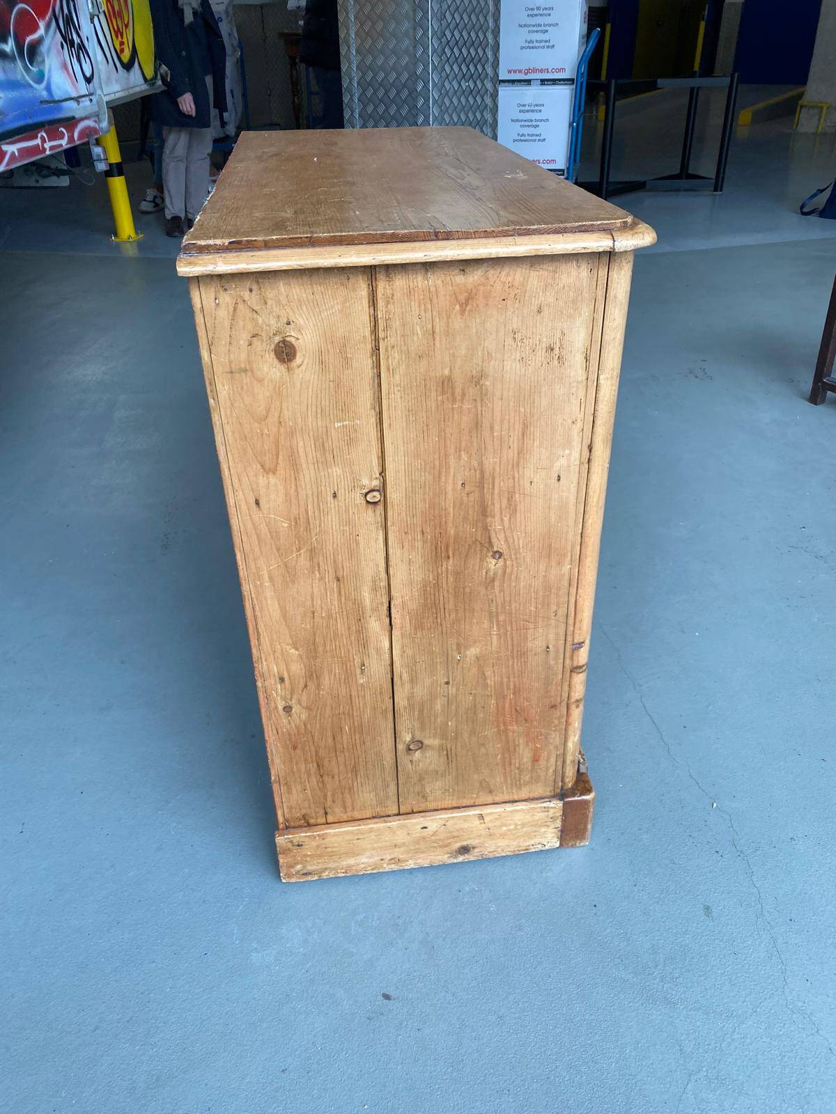 English order in fine pine, 19th century, 4 drawers.