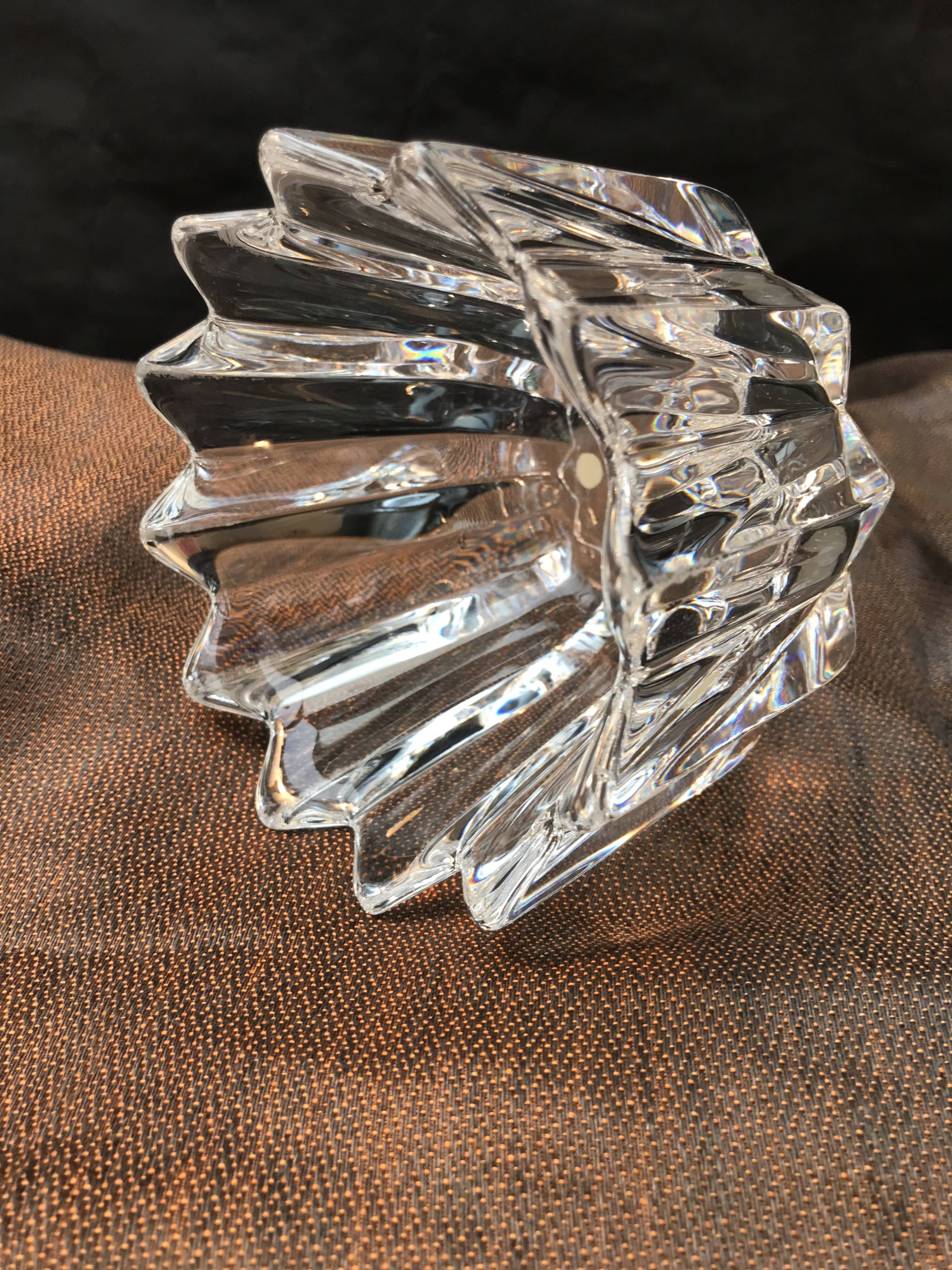 Small tulip pocket or signed crystal baguier, Scandinavian design by Jan Johanson Orrefors