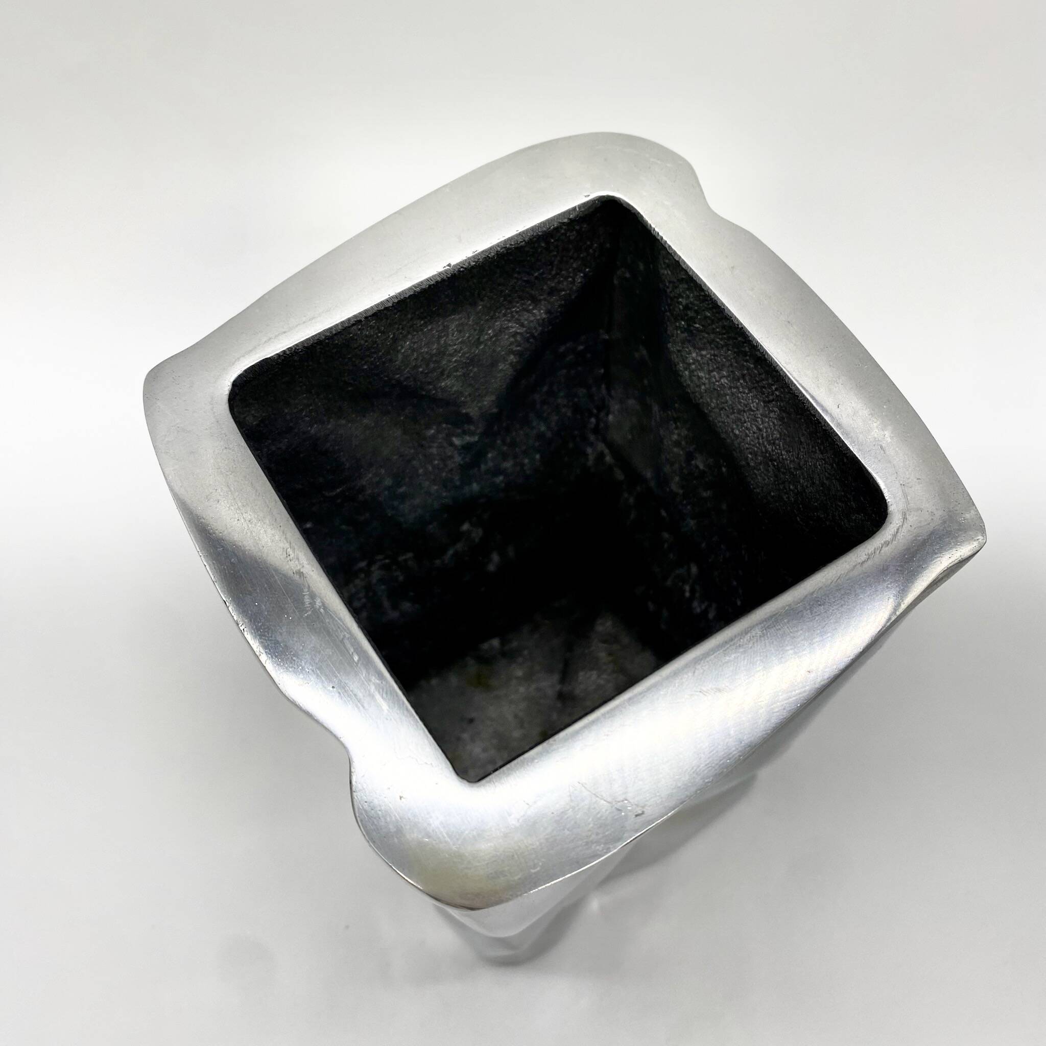 Crumpled vase / cast aluminum – 1970s