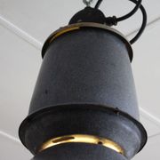 Suspension industrielle en email