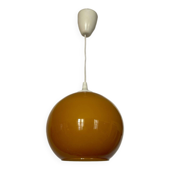 Lustre globe opaline ambrée années 70