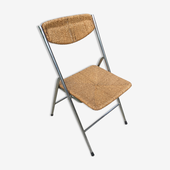 Metal folding chair and rope