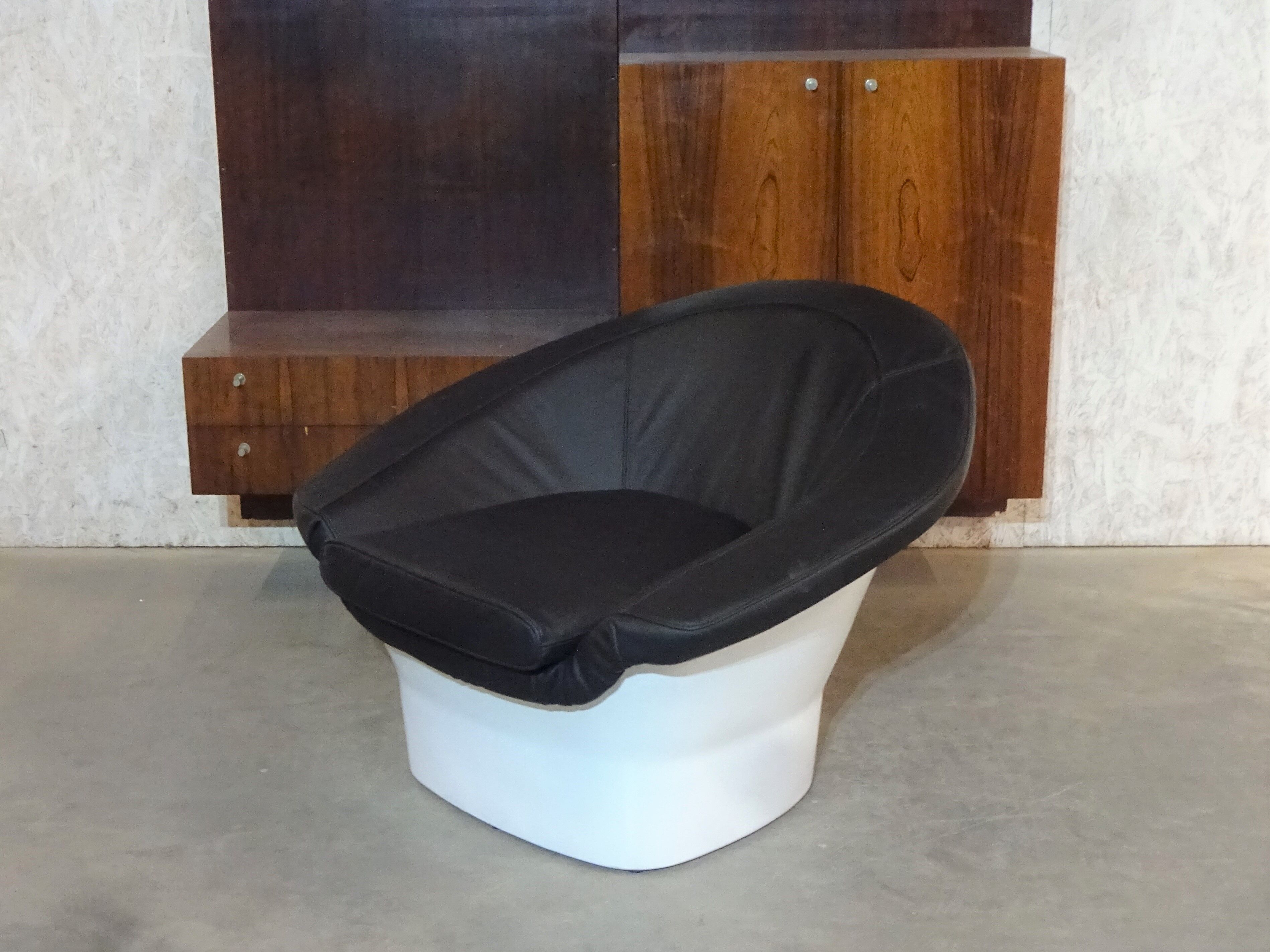 Space Age Atomic Pod Lounge Armchair with Black Bovine Leather by Dux, Sweden, 1960s