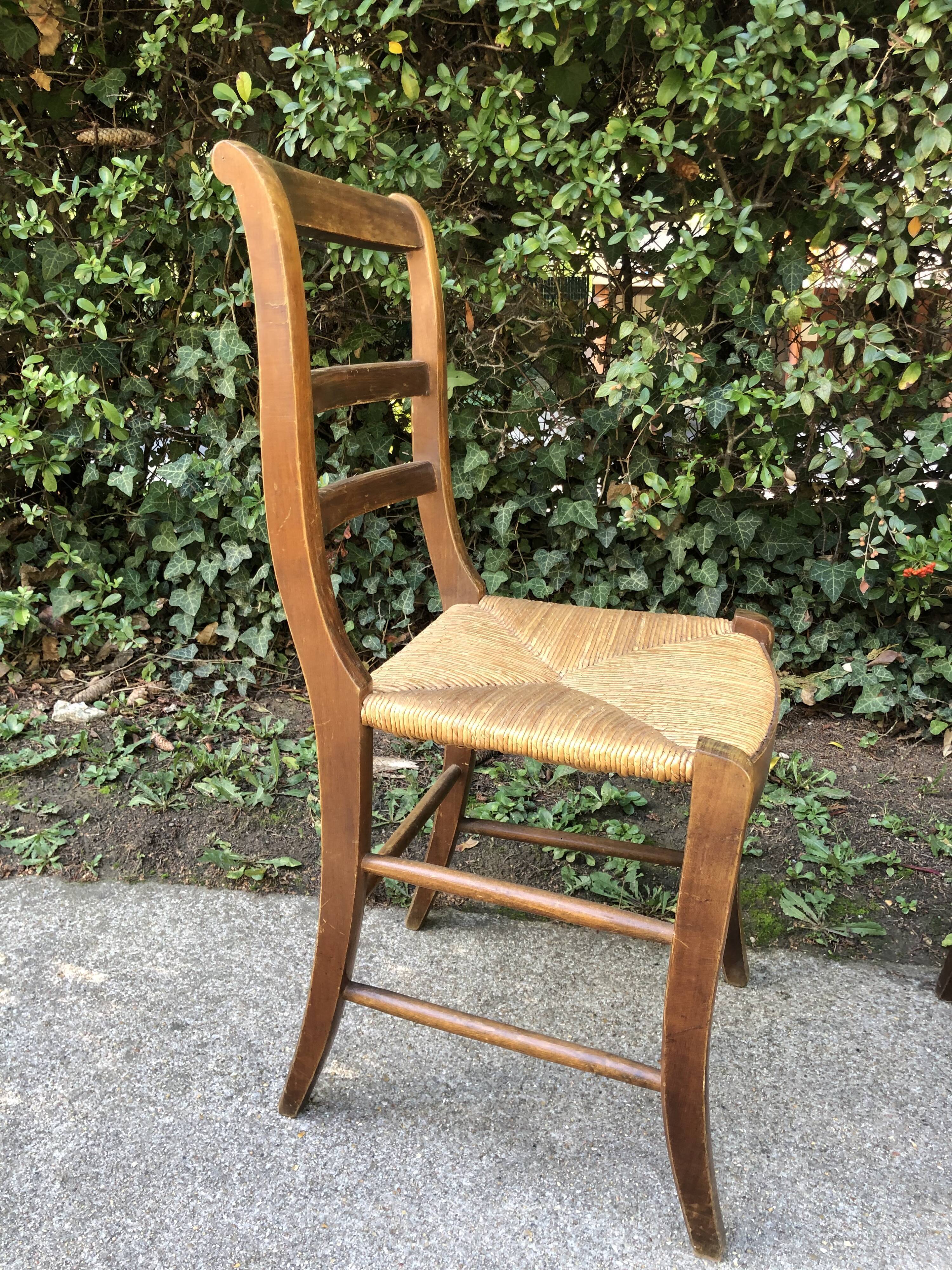 Six rustic mulched chairs