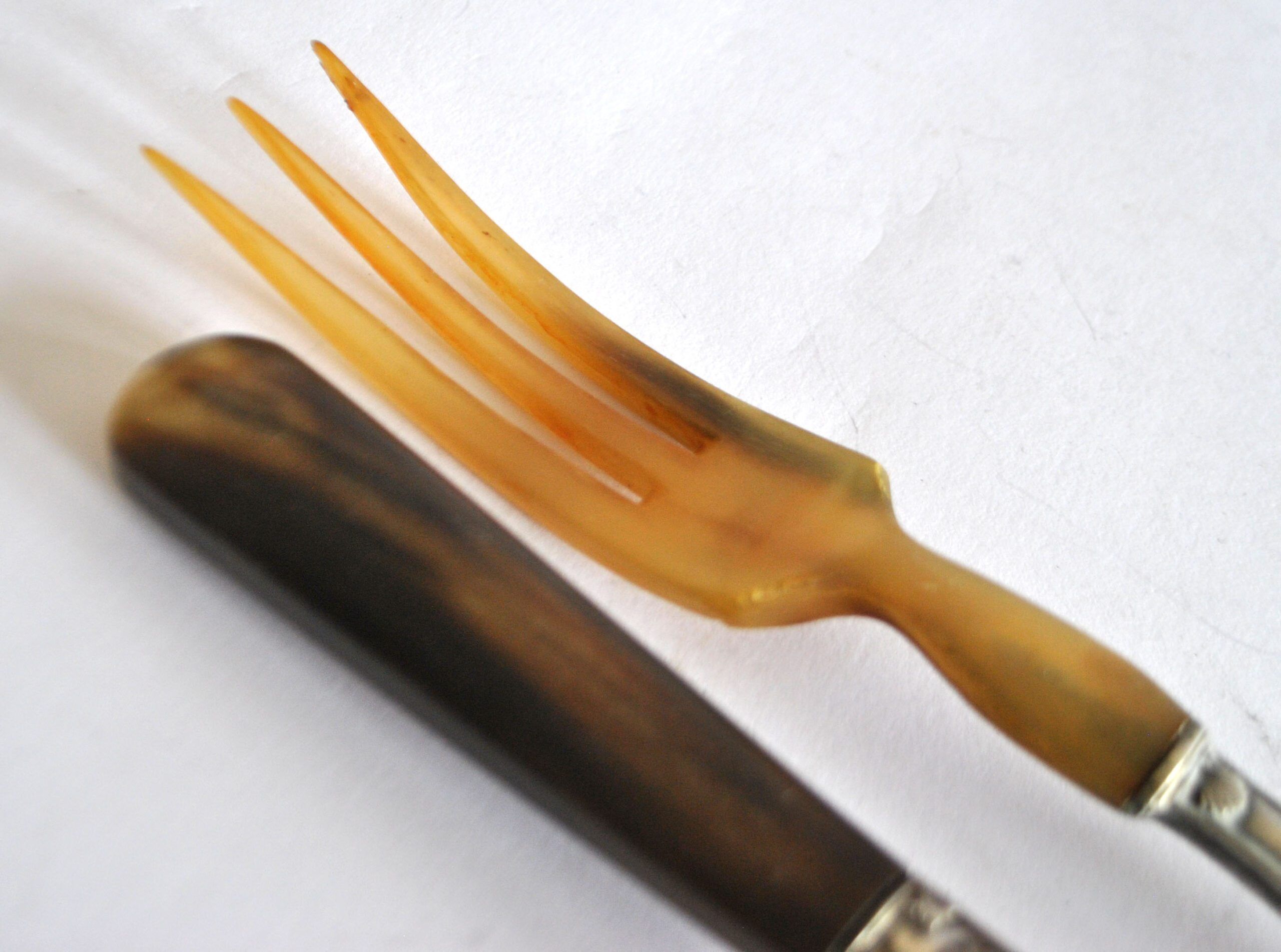 Antique horn salad cutlery – shell decoration 1900