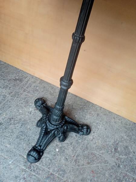 Tagle marble and cast iron bistro gueridon